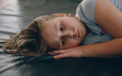 Kiedy dziecko potrzebuje pomocy psychologa? Wskazówki dla rodziców i nauczycieli