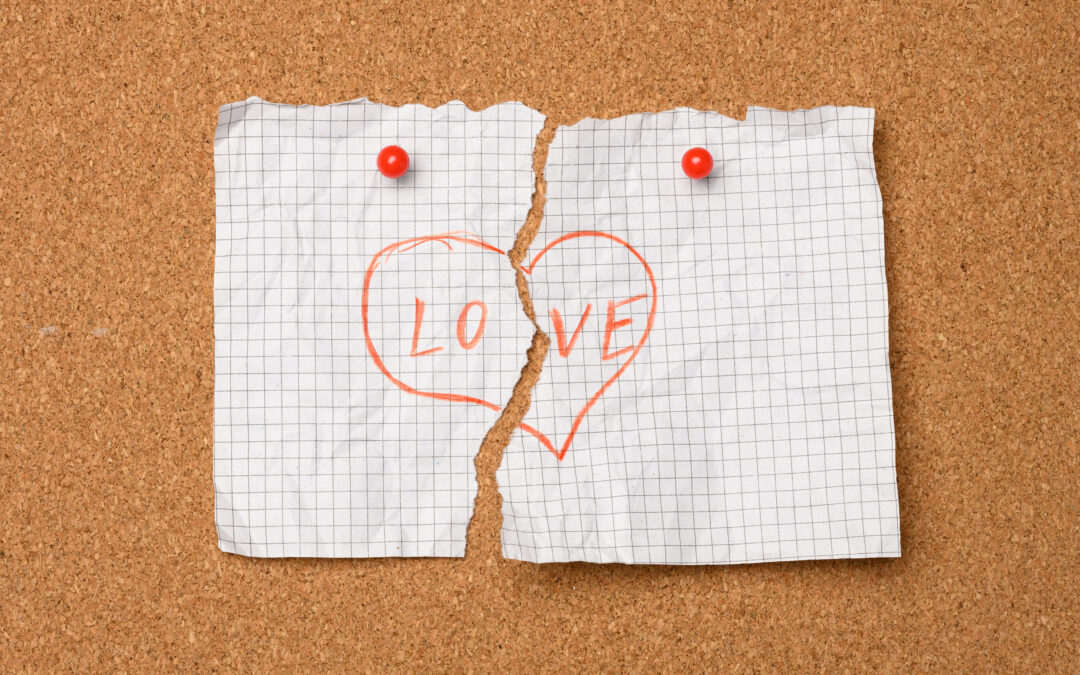 Podejrzenia zdrady: jak odróżnić intuicję od lęku i nie zniszczyć relacji pochopną rozmową